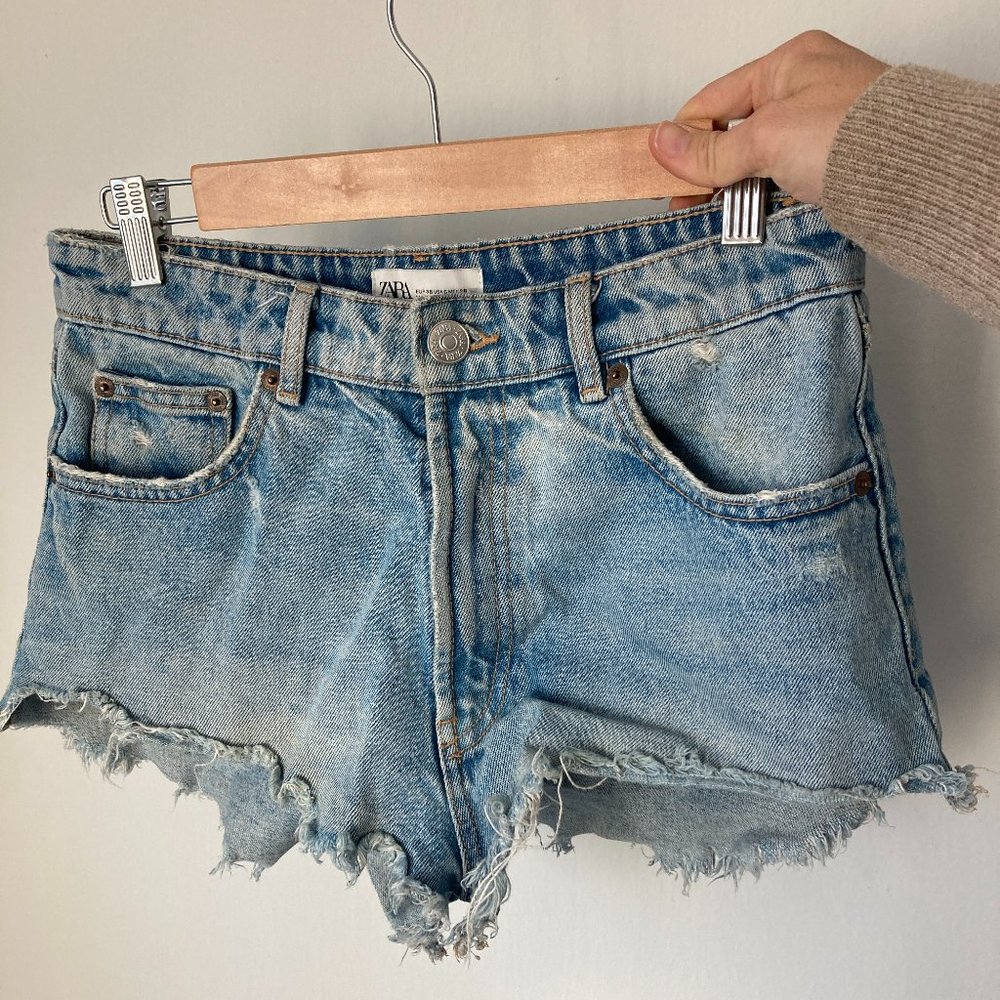 Zara Denim Shorts- Size 6 USA (preowned)